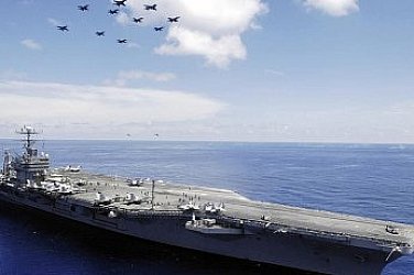 Град в морето: Самолетоносачът USS Abraham Lincoln осигурява ежедневно оцеляване на 5000 души