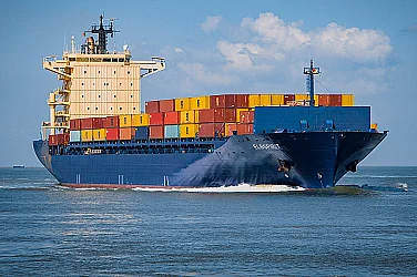 Кораб, пътуващ за Бургас, заседна в Босфора