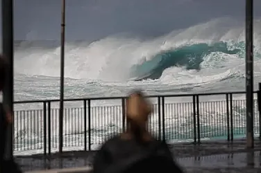 Тенерифе в извънредно положение: Бурята „Тереза“ удря с наводнения