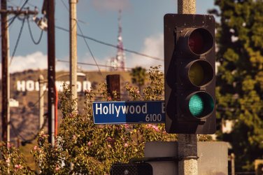 Смут в Холивуд: Netflix или Paramount?