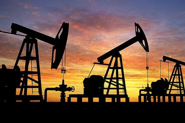 Геополитика vs. свръхпредлагане: Петролът изпраща най-лошата си година от 2020