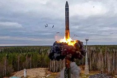 Макрон призовава европейците да разработят ракети като „Орешник“