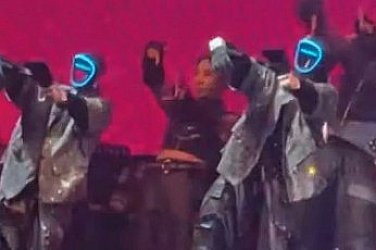 Шест танцуващи хуманоидни робота открадват шоуто на концерт в Китай