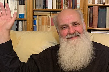 От съюзници до врагове: Пасторът, който се превърна в проблем за Орбан