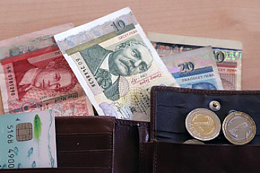 Обезщетения за безработни се бавят с месеци заради проверки