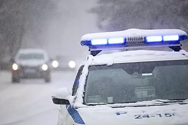 Автобус с 25 души закъса край Свищов, грешен сигнал обърка спасителите