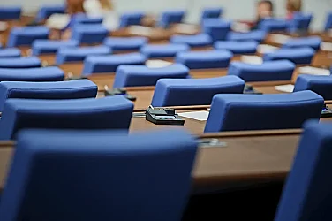 Парламентът даде отсрочка на служебната власт: Без въпроси към министрите днес