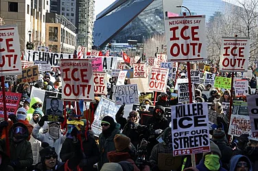 Смъртоносни стрелби и въоръжени агенти: Протести и ученически бунт срещу ICE в САЩ