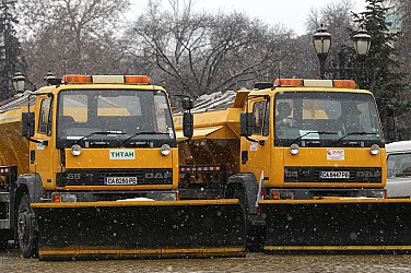 277 снегорина почистват републиканските пътища. Отвориха „Предела“