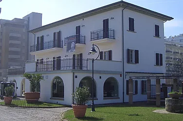 „Акт на любов и визия“: Защо италиански курорт купи на търг вила на Мусолини