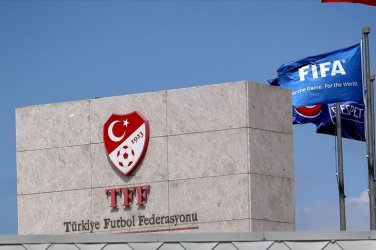 Арестуваха 11 топ футболисти в Турция за залози