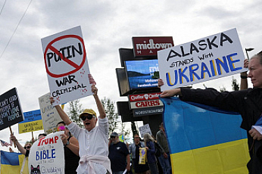„Аляска е с Украйна!“ Протести посрещат Путин и Тръмп