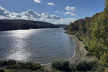 Незаконни тръби замърсяват язовир „Николово“