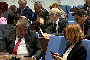 Коалицията на мълчанието: Парламентът отказа да свали депутатските имунитети