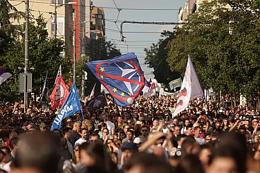Ескалация в Белград: Хиляди протестираха срещу Вучич, стигна се до сблъсъци