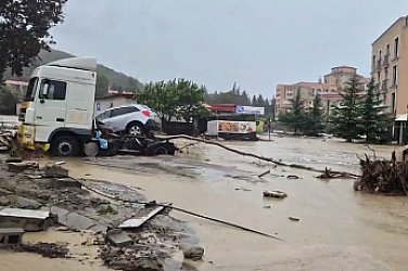 Тиня, смрад и страх: „Елените“ на ръба на санитарен колапс