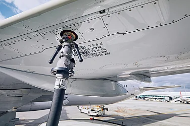 Европа има самолетно гориво за около 6 седмици, предупреждава енергийната агенция