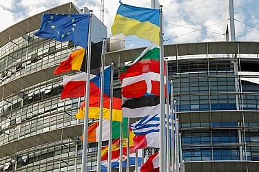 За първи път под психологическата граница: Подкрепата за ЕС сред българите пада под 50%