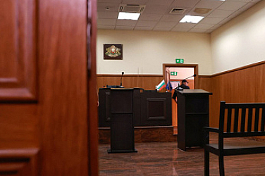 Условна присъда за учителя, преспал с 13-годишна ученичка