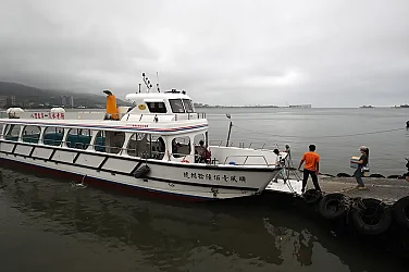 Ферибот с над 350 души на борда потъна в южната част на Филипините