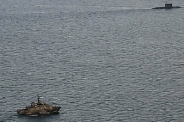 Шведски катери ескортираха руска подводница в Балтийско море