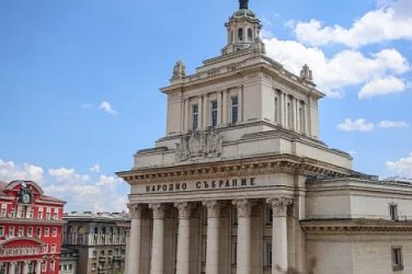 Парламентът днес гласува оставката на кабинета „Желязков“