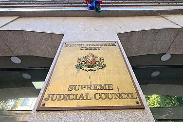 4874 евро основна заплата за върховните магистрати при 620 евро минимална в България