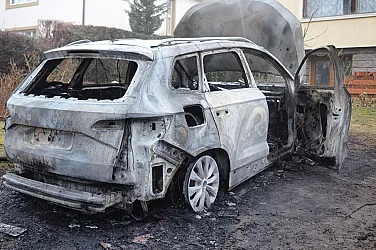 Кметове от страната се събират пред дома на кмета на Бистрица