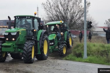 Гръцките фермери подновиха протестите, блокирани ключови пътища