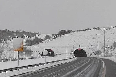 468 снегорина чистят пътищата в страната, има ограничения в планинските проходи