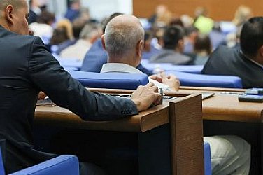 НС одобри бюджета на ДОО за 2026 г., срокът до второ четене – намален до 4 дни