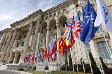 Шест месеца, шест вота на недоверие: Румънското правителство оцеля