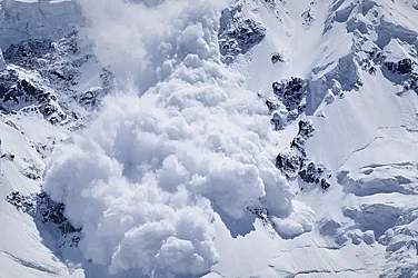 Лавинна опасност от четвърта степен, предупреждение към скиори и туристи