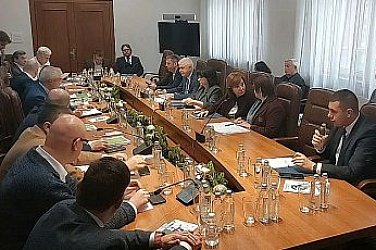 Ключова комисия прие удължителния закон за бюджета