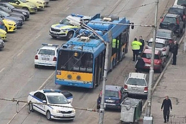 Тролей блъсна пешеходка в София. Жената е починала на място