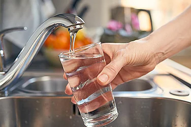 Как се определя цената на водата и защо поскъпването предизвика спорове?