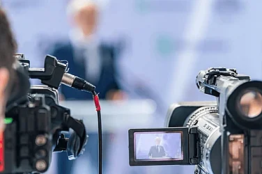 Контрол над обществените медии: Новият фронт на политическо влияние в Европа