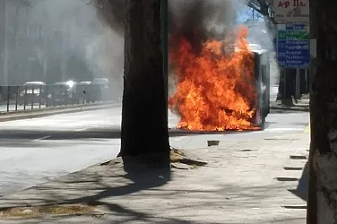 Бърза реакция спаси пътници: Шофьор евакуира 20 души от горящ автобус в Пловдив