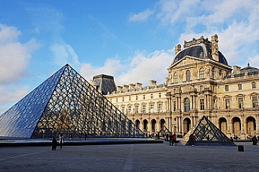 Жена и мъж обвинени за обира за 102 милиона долара от Лувъра