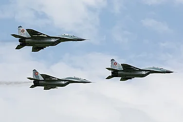 Отменят военния парад за Гергьовден, ще лети само военната авиация над София