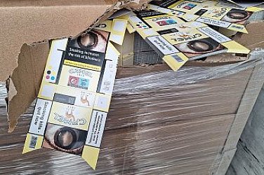 Над 20 тона заготовки за цигарени кутии задържаха митническите служители във Видин