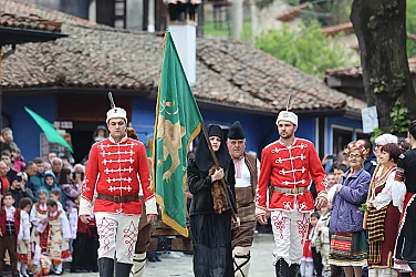 Възстановки, изложби, шествия: България отбелязва 150 години от Априлското въстание