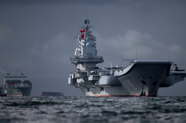 Напрежение в Тайванския проток: Китай изпрати най-модерния си самолетоносач