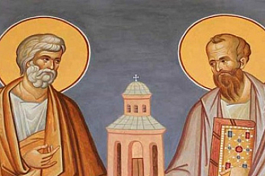 Огън, плодове и кокошки: Българите празнуват Петровден