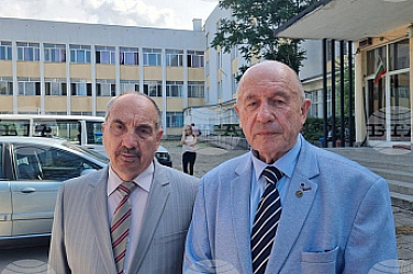 Малко бежанци, много – и нескопосан – PR