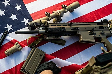 Изстрел в крака: Решението на САЩ „Плащане или чакане“ ще промени пазара на оръжие