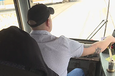 Ватман в София подслажда деня на пътниците с бонбони