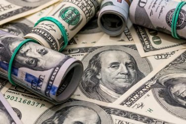 Най-голям годишен спад от 2017: Какви са причините за отстъплението на долара