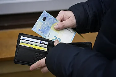 Великденските добавки за пенсионерите идват заедно с пенсиите за април