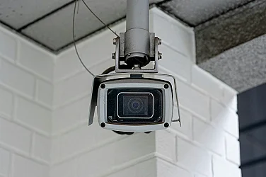 От козметичния салон в порно сайт: Разследват студио за красота в Бургас за незаконни камери